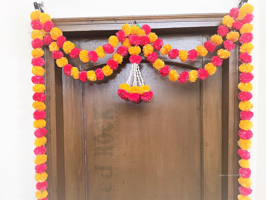 SPHINX ARTIFICIAL MARIGOLD FLUFFY FLOWERS AND TUBEROSE(RAJNIGANDHA) DOOR TORAN SET/DOOR HANGINGS – LIGHT ORANGE AND RED ( APPROX. 100 X 158 CMS)
