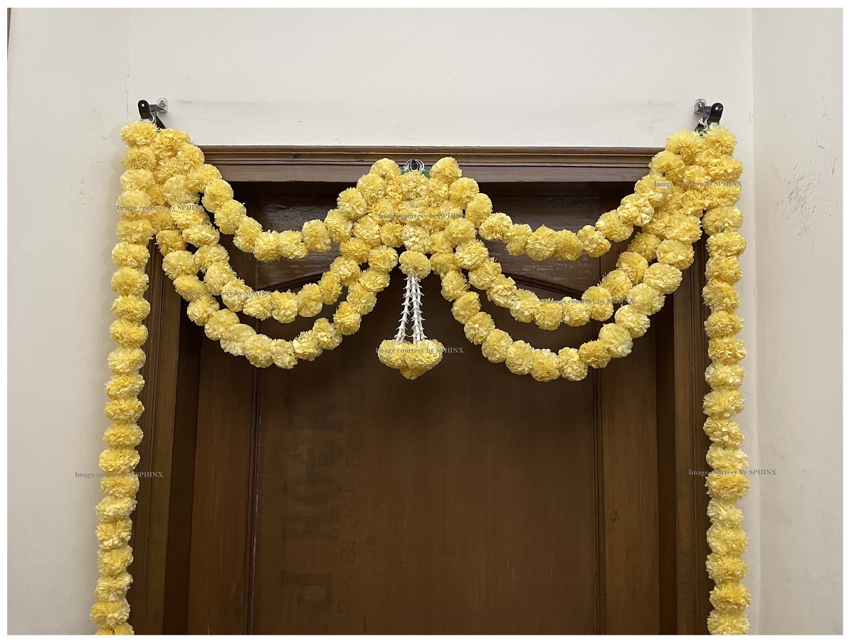 SPHINX ARTIFICIAL MARIGOLD FLUFFY FLOWERS AND TUBEROSE(RAJNIGANDHA) TRIPLE LINE DOOR TORAN SET/DOOR HANGINGS – CREAM ( APPROX. 100 X 158 CMS)